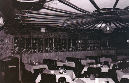 Lee's Hawaiian Islander - Dining room